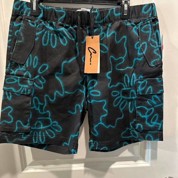 Cristina Martinez Gender Inclusive Print Cargo Shorts I - Picture 6 of 13